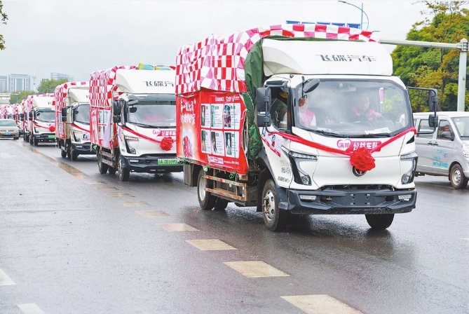 满帮公益车队在春城举办公益活动